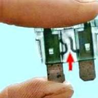 How to replace fuses in a Renault Duster car