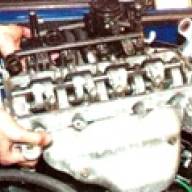 Removal and installation of the cylinder head of the car Renault Sandero