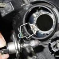 Replacing car lighting bulbs Renault Sandero