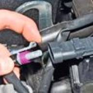 Зняття елементів СУД автомобіля Ніссан Альмера