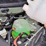 Checking and replacing the engine coolant Renault Duster