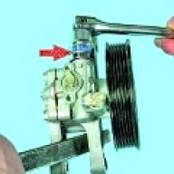 How to replace the power steering pump of a Hyundai Solaris car