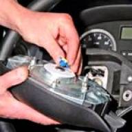 Як зняти подушку безпеки водія Рено Сандеро