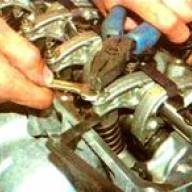 How to check and adjust Renault Sandero engine valves