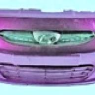 Removing the fenders and bumpers of the Hyundai Solaris car