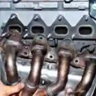 Removing the exhaust manifold of a Nissan Almera with a K4M engine