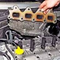 Снятие элементов выхлопной системы Renault Duster