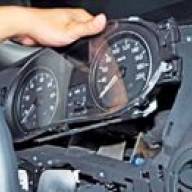 Removing the instrument cluster of the Nissan Almera car