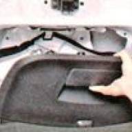 Repair of the rear door of the Renault Sandero car