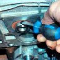 How to replace the camshaft seal of the Renault Sandero engine