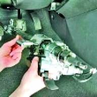 How to remove the Hyundai Solaris steering column