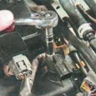 How to replace the sensors of the crankshaft and camshaft Mazda 6