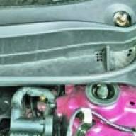 Removing the grille of the air intake box and fender of the Hyundai Solaris car