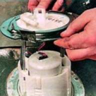 How to remove and install the fuel module of the Mazda 6 car