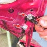 How to remove the hood and grille of the air intake of a Mazda 6 car