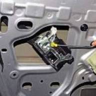 Снятие элементов передней двери Рено Дастер