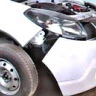 Desmontaje de guardabarros y parachoques del coche Renault Sandero
