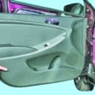 Cómo desarmar y quitar la puerta delantera de un automóvil Hyundai Solaris