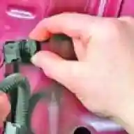Desmontaje e instalación de piezas de cajuela Hyundai Solaris