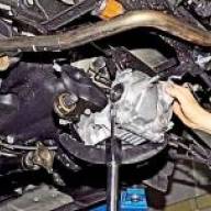 Desmontaje e instalación de la caja de cambios trasera Renault Duster