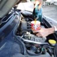 Comprobación y cambio de aceite en un motor Nissan Almera