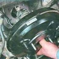 Comprobación y sustitución del servofreno de vacío Mazda 6