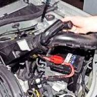 Desmontaje e instalación de la toma de aire y resonador Renault Duster