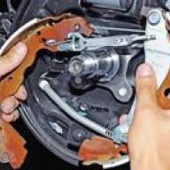 Как заменить тормозные колодки автомобиля Ниссан Альмера