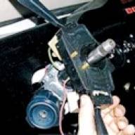 УАЗ автокөлігінің руль бағанының қосқыштарын қалай ауыстыруға болады