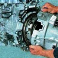 Cómo desmontar el motor de un automóvil Mazda 6