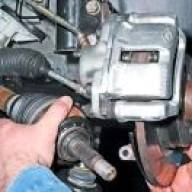 Снятие приводов передних колес Рено Сандеро