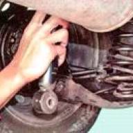 Замена элементов задней подвески автомобиля Рено Сандеро