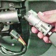 Проверка и замена замка зажигания автомобиля Рено Сандеро