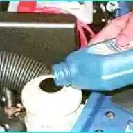 Checking and topping up the power steering fluid in a Renault Logan