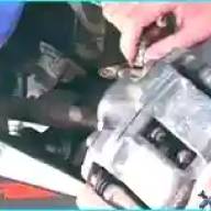 Removing the brake caliper and disc on a Renault Logan
