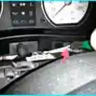 Removing and installing the instrument cluster of a Renault Logan car