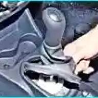 Removing the Renault Logan floor tunnel trim