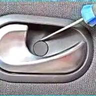 Desmontaje de la puerta trasera del Renault Megane 2