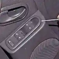Зняцце абіўкі перадпакояў дзвярэй Renault Duster