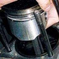 Removal of the connecting rod-piston group of the UAZ-3151, -31512, -31514, -31519 engine